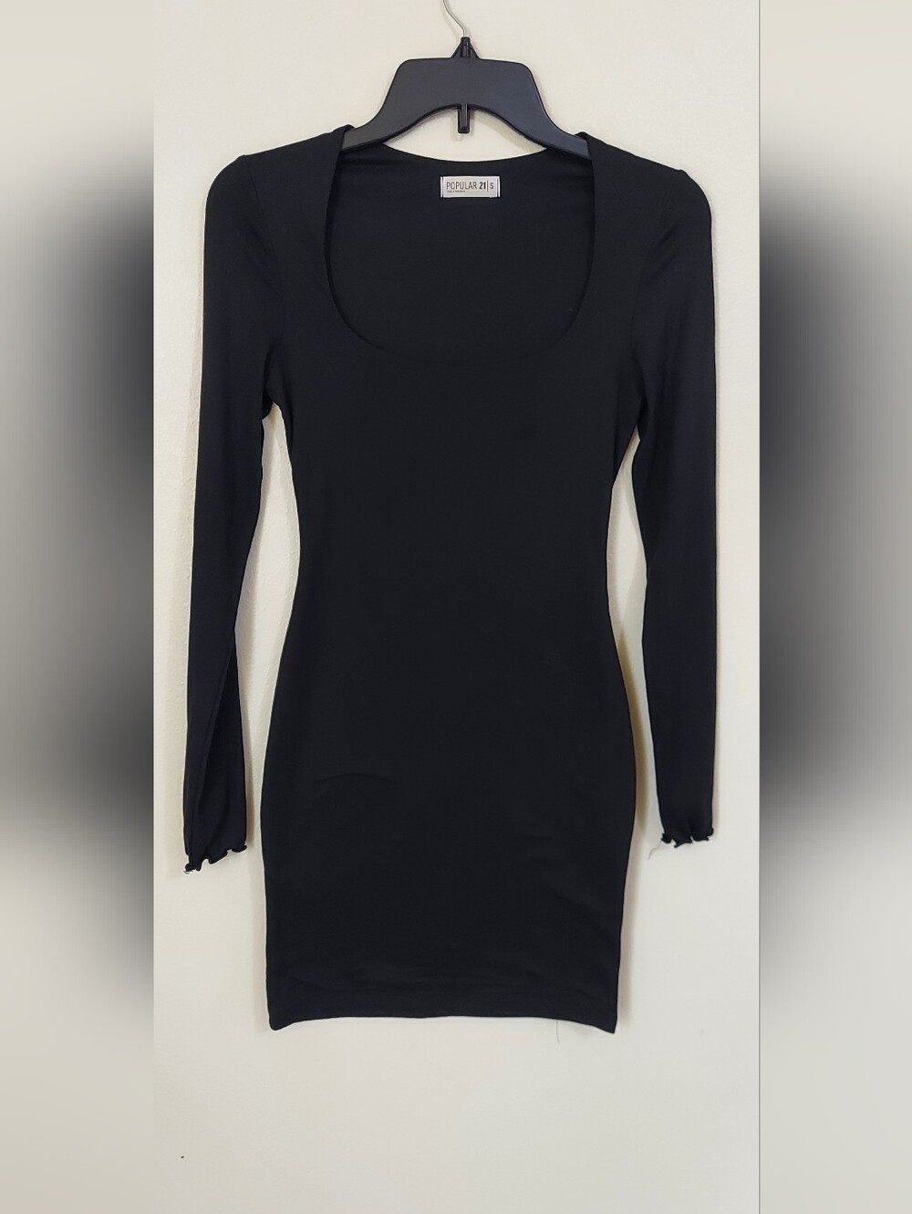 Popular 21 Black Long-Sleeve Scoop Neck Bodycon Dress